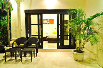 Tresna Hotel Seminyak (Bali)